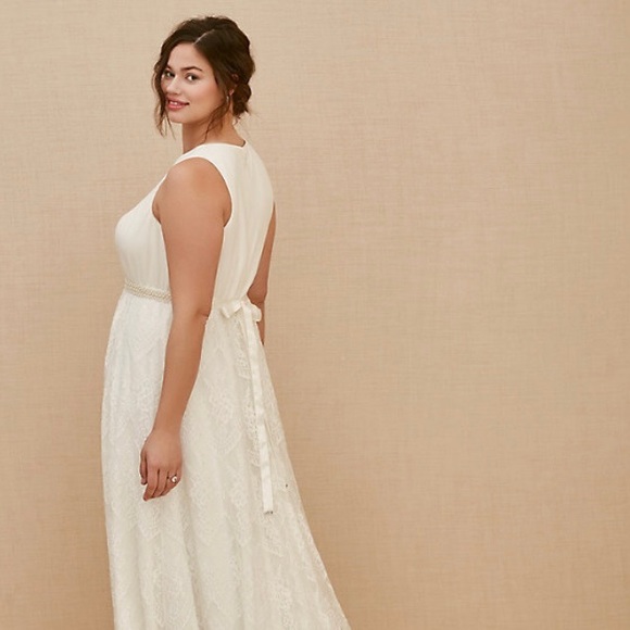 Torrid 12 Cream Wedding Dress - Picture 4 of 9